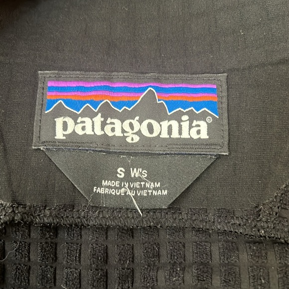 Black zip up women’s Patagonia jacket - Picture 4 of 4